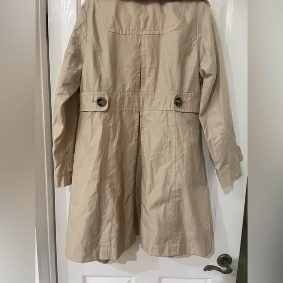 New without tag never used trench coat beige . - Picture 2 of 6